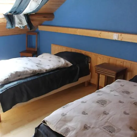 Les Huit Joyeux Randonneurs Au Sauna لابْريسْ